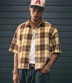 Men's collegiate style casual short-sleeve plaid shirt for spring, summer, and autumn. Suitable for campus wear, casual outings,